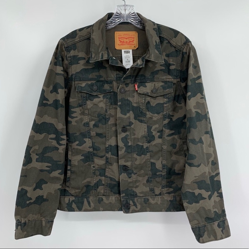 Levi's Camo Jacket. Tag says XL, fits like a Medium. Like new, perfect cond